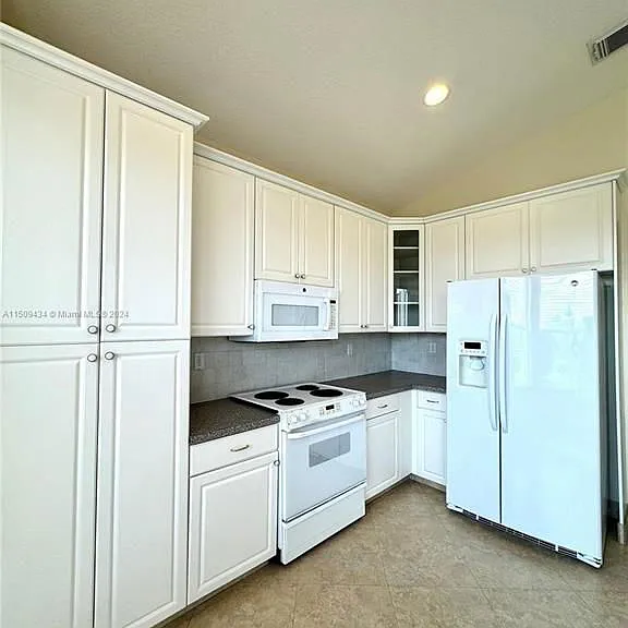 2591 SW 190th Ave — Photo 11