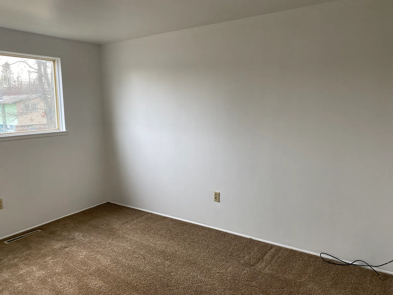 3 bed, 1.5 bath, 1396 sqft, $1,400 — Photo 3