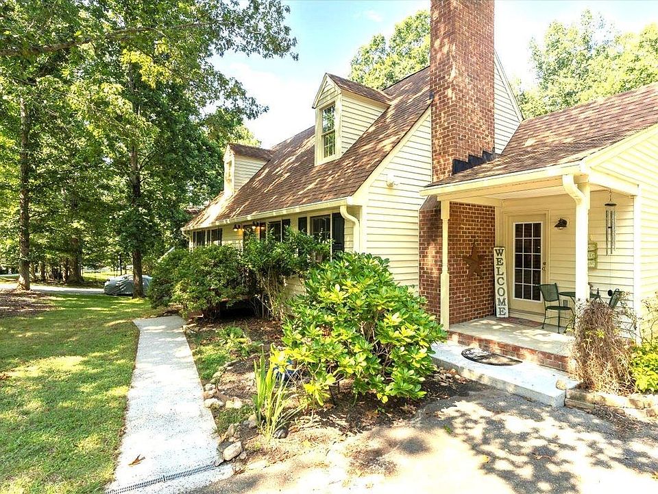 1st image of 409 Cambridge Dr