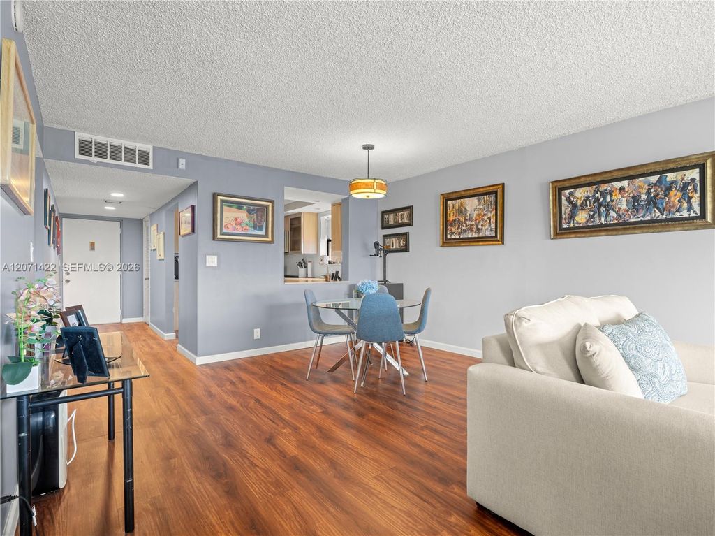 2314 S Cypress Bend Dr APT 611, photo 5