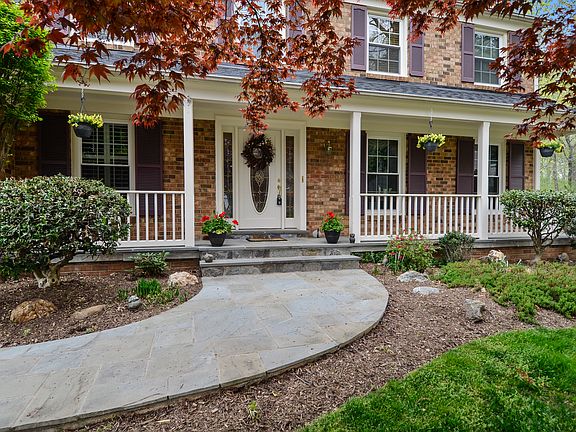 3rd image of 4 Duncan Branch Ct