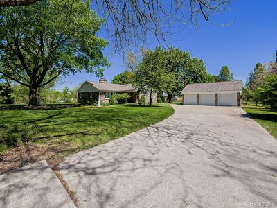 9745 Marshall Rd, South Lyon, MI, 48178
