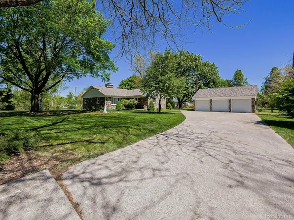9745 Marshall Rd, South Lyon, MI 48178