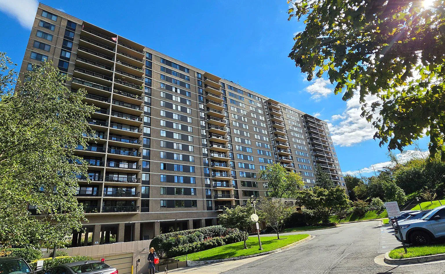 5500 Holmes Run Pkwy — Photo 1