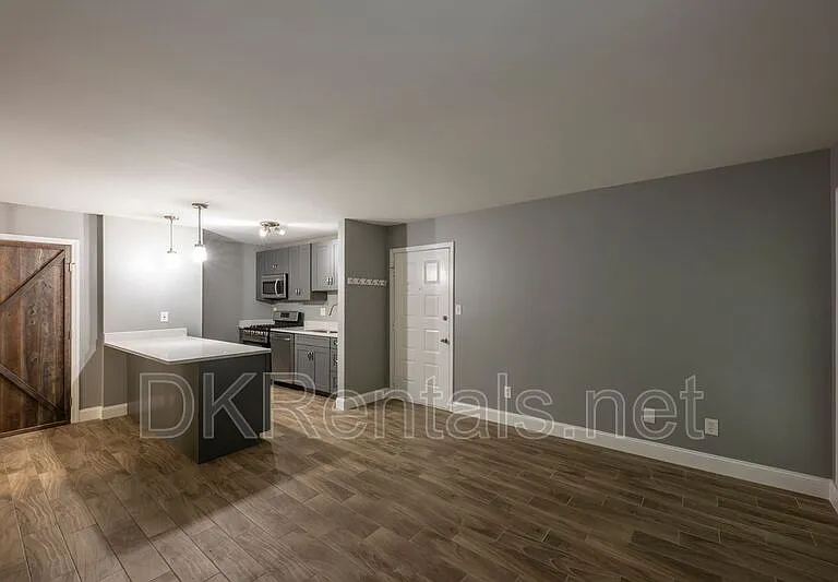 1309 Summit North Dr NE — Photo 3
