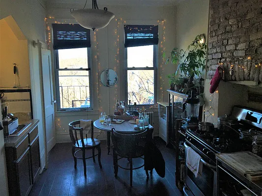 Rented by DGW N Y Realty Group LLC | media 24