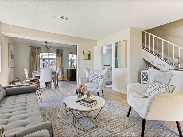 824 N Pasadena Ave APT 15, Azusa, CA 91702