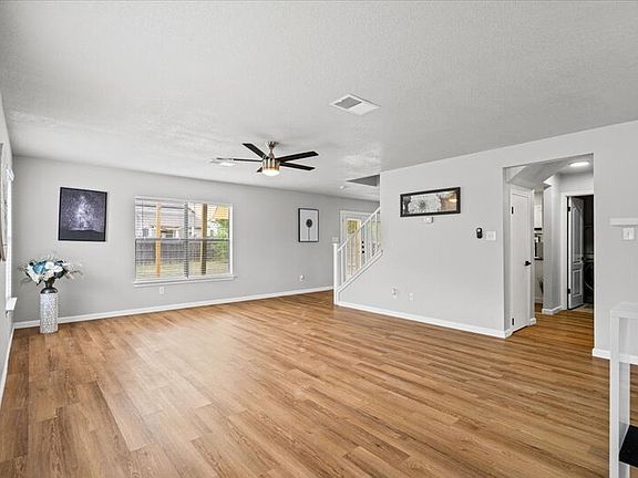 5th image of 2411 Glen Field Dr