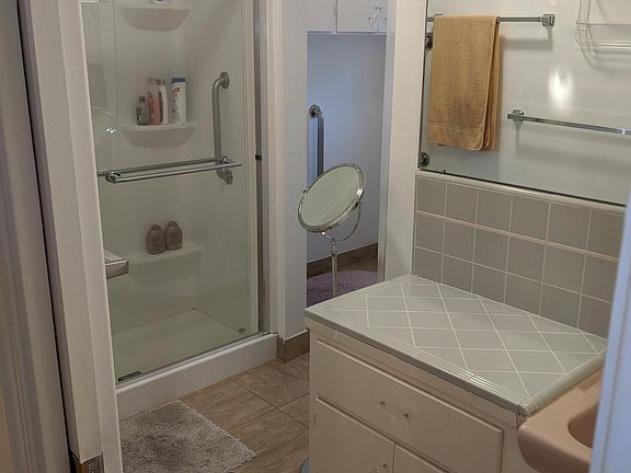 3rd image of 2436 Cottle Ave Room 3