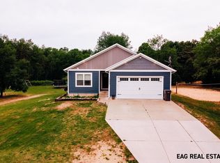 1983 S Sullivan Rd, Ravenna, MI 49451