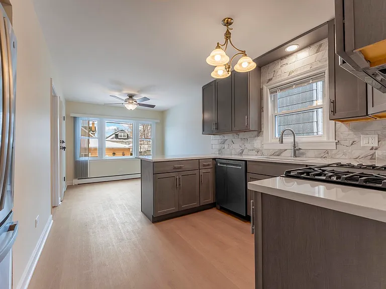 6031 W Addison St #1 — Photo 8