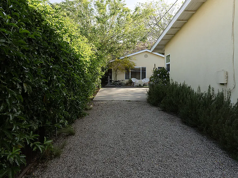 2841 Los Feliz Dr #B — Photo 2