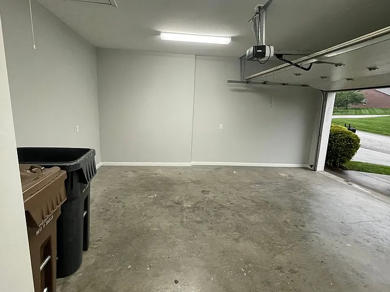 7920 Ellisville Ln — Photo 11