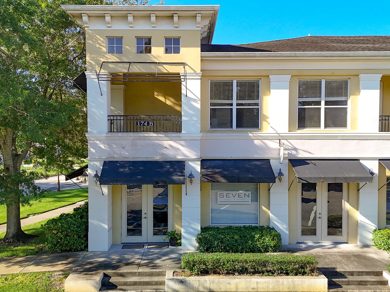 2 bed, 950 sqft, $2,300 — Photo 1