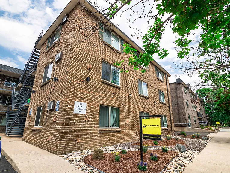 South Washington St Apts — Photo 9