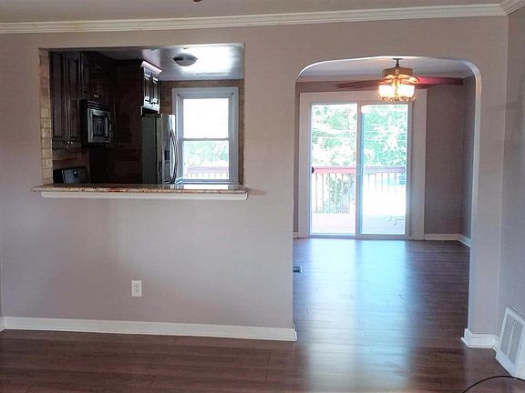 3rd image of 633 Crescent Dr
