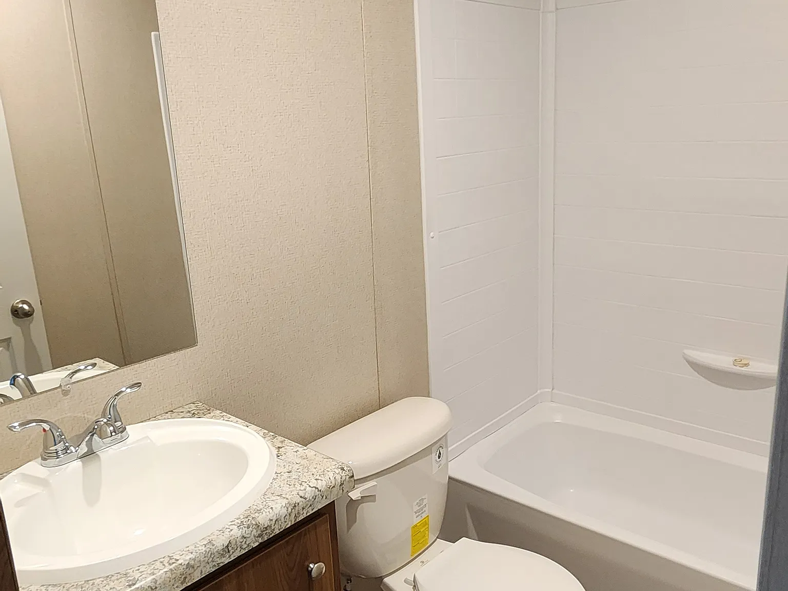 2 bed, $1,000 — Photo 3