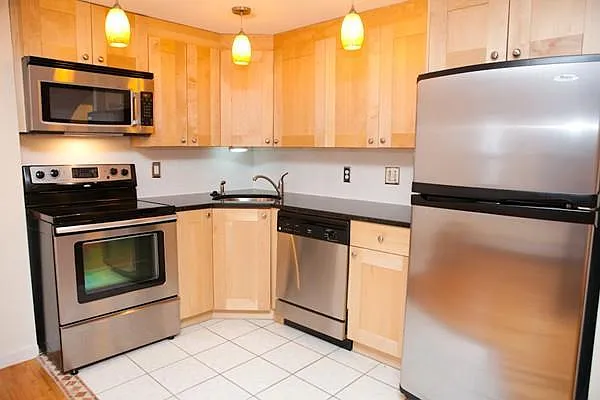 2 bed, 1210 sqft, $3,600 — Photo 2