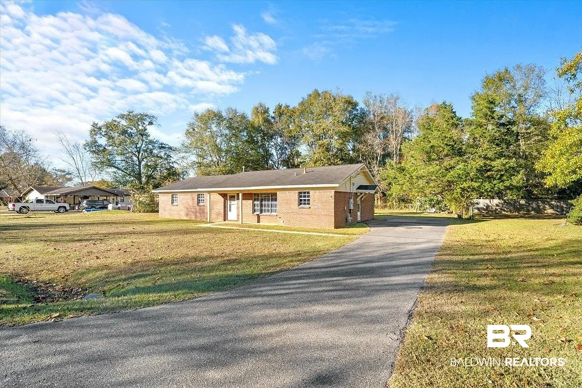 3 bed, 2.0 bath, 1663 sqft, $1,850 — Photo 2