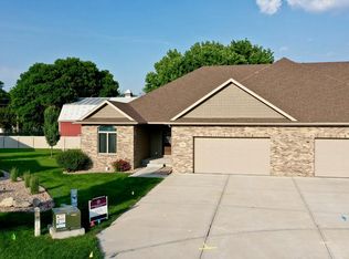 1911 Bentley Cir, Grand Island, NE 68803