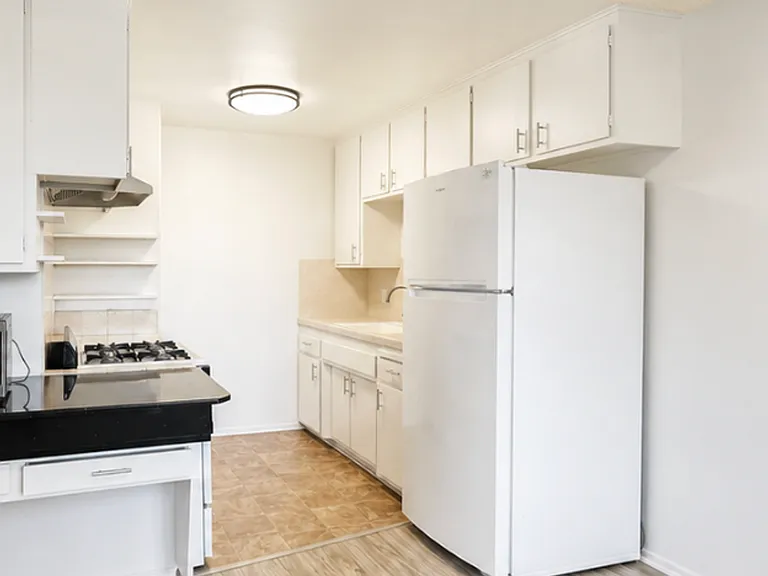 1156 Alameda Ave — Photo 4