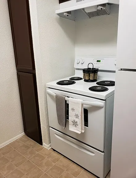 Cedar Bluff Apartments — Photo 10