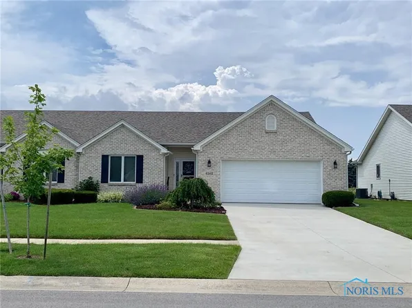 4262 Waterbend Dr E, Maumee, OH 43537