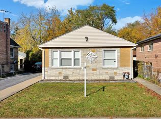 2734 W 97th St, Evergreen Park, IL