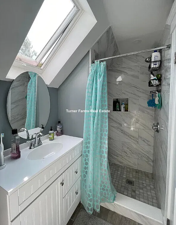 5 bed, 9999 sqft, $7,300 — Photo 3