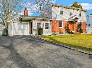 48 Highlawn Rd, Fairfield, CT 06824