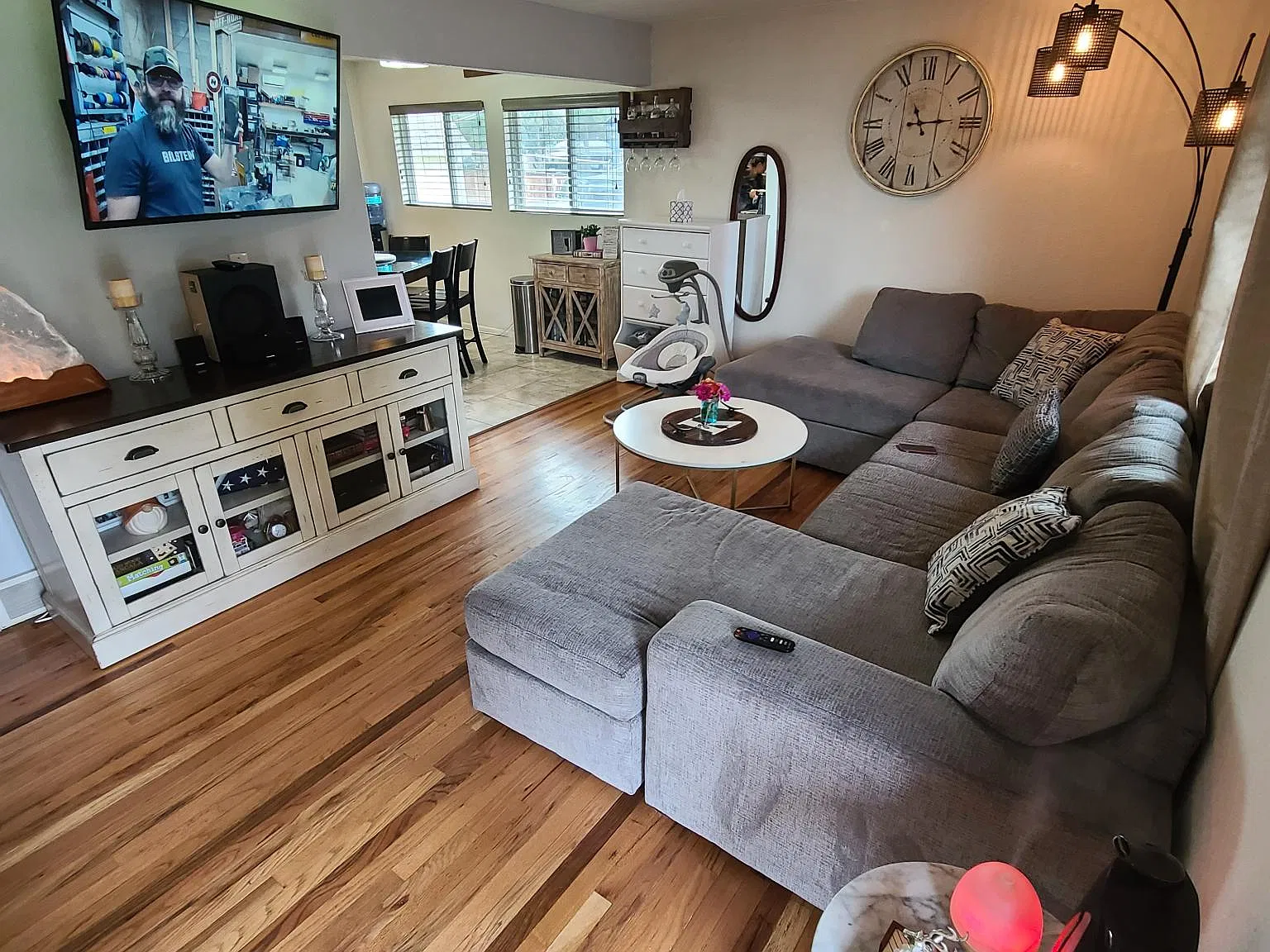 2 bed, 900 sqft, $2,300 — Photo 2