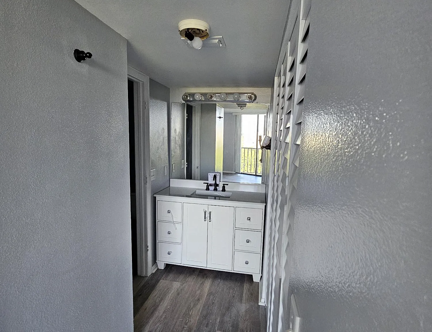 800 Cove Cay Dr — Photo 3