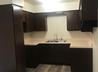 523 E Burnett Rd, Island Lake, IL 60042