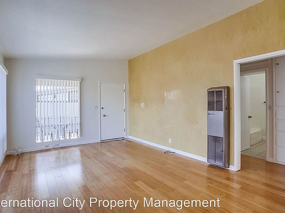 4th image of 4428 E 6th St #4430
