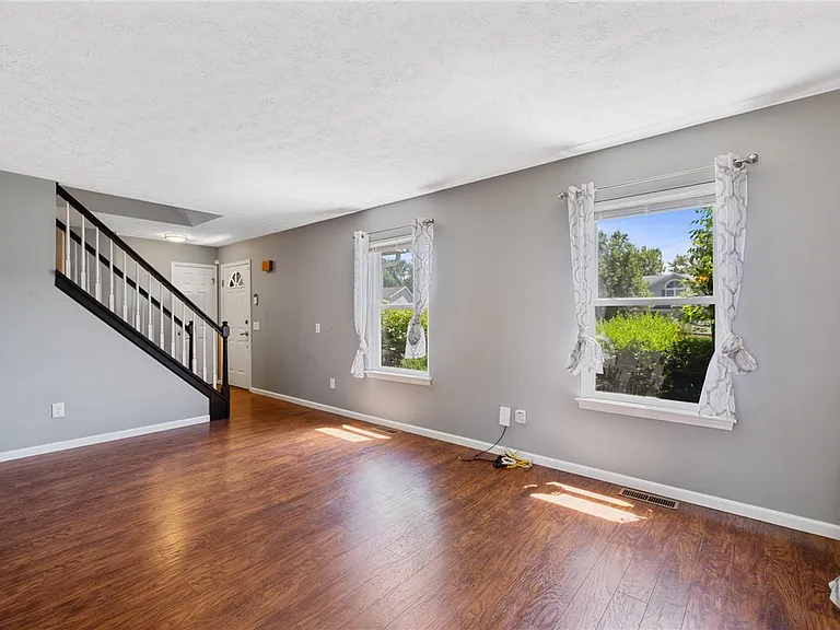 40 Alverstone Way — Photo 10