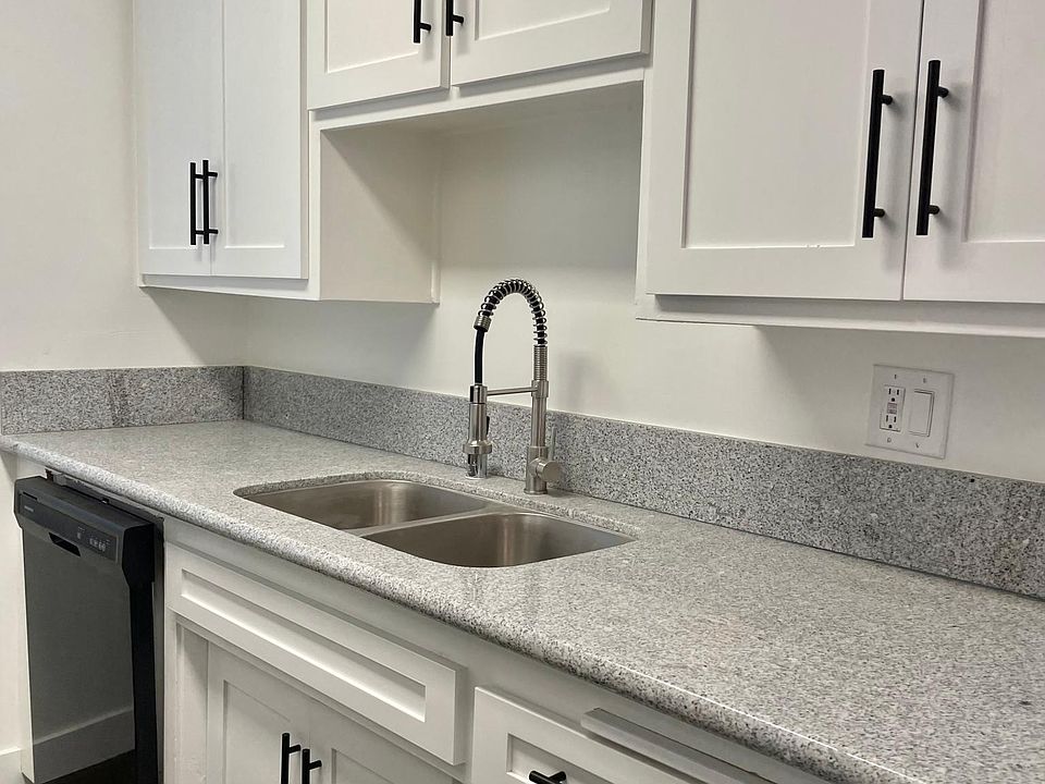 1st image of 919 N Harper Ave