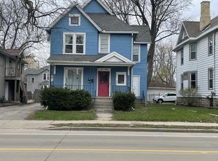 907 Jackson St #A, Oshkosh, WI 54901