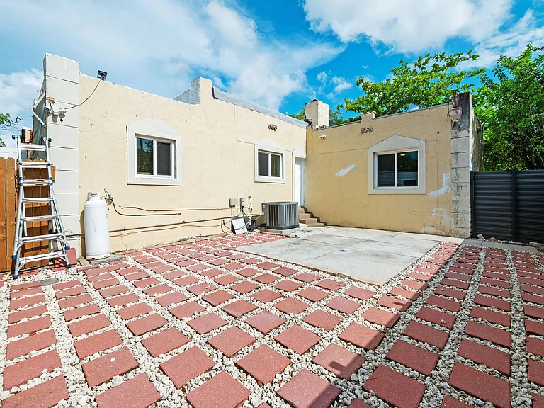 1199 NW 121st St — Photo 17