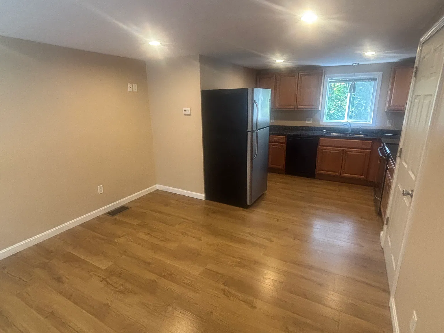 2 bed, 900 sqft, $2,350 — Photo 2