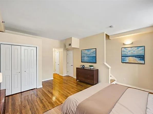 341 Monmouth Street image 8 of 17