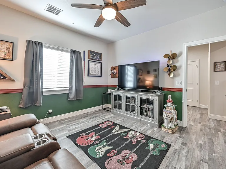 1129 Via Flore Way — Photo 32