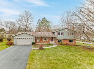 37 Bromley Rd, Pittsford, NY 14534