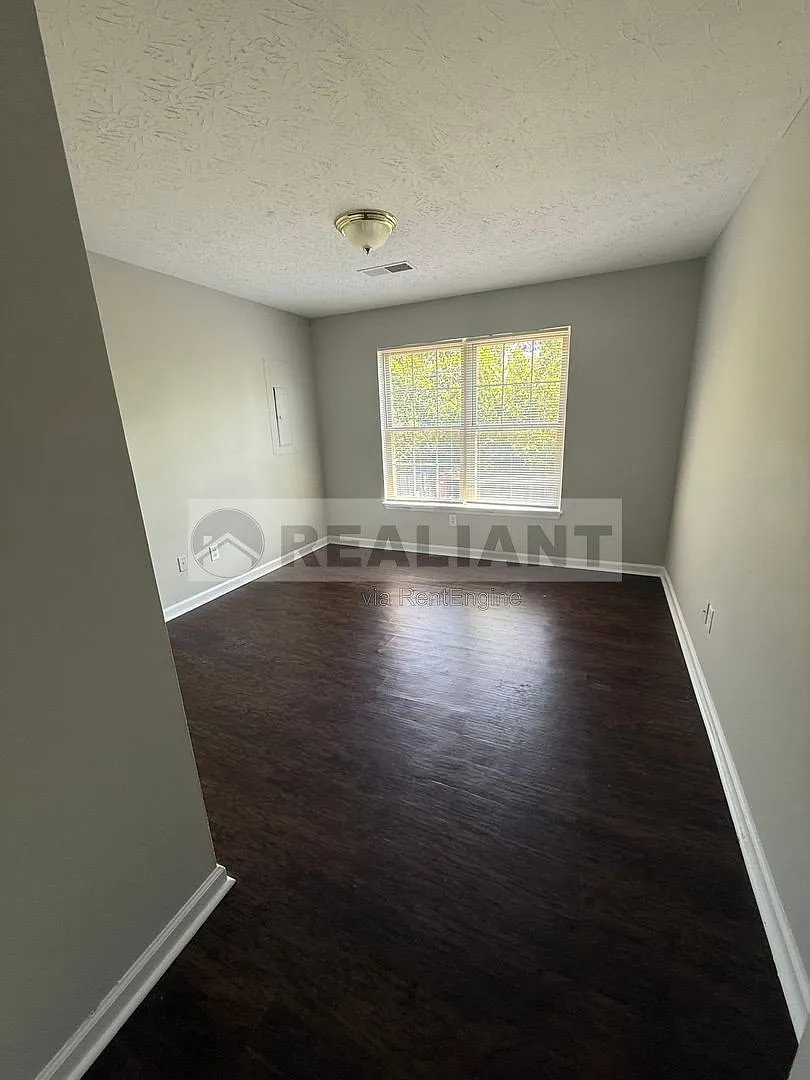 3 bed, 2.5 bath, 1250 sqft, $1,395 — Photo 3