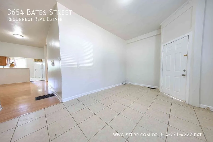 Nice 2 bedroom 1 bath apartment with new tile flooring and a private entrance! — Photo 4