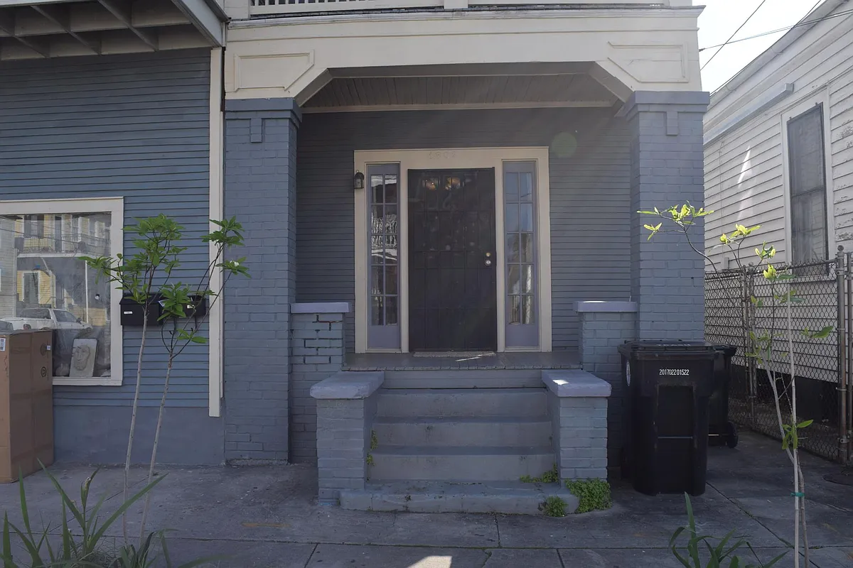 Building Photo - Ursulines Ave