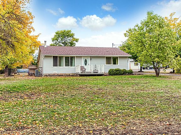 3rd image of 585 Craiglea Dr