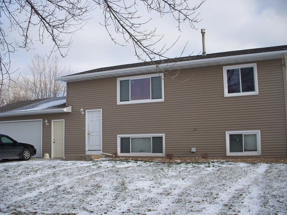 For Rent: 1938 1/2 Haughton Ave, North Mankato, MN 56003
