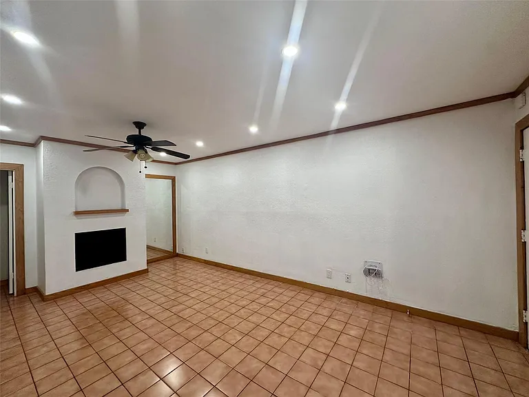 505 W 7th St #120 — Photo 3