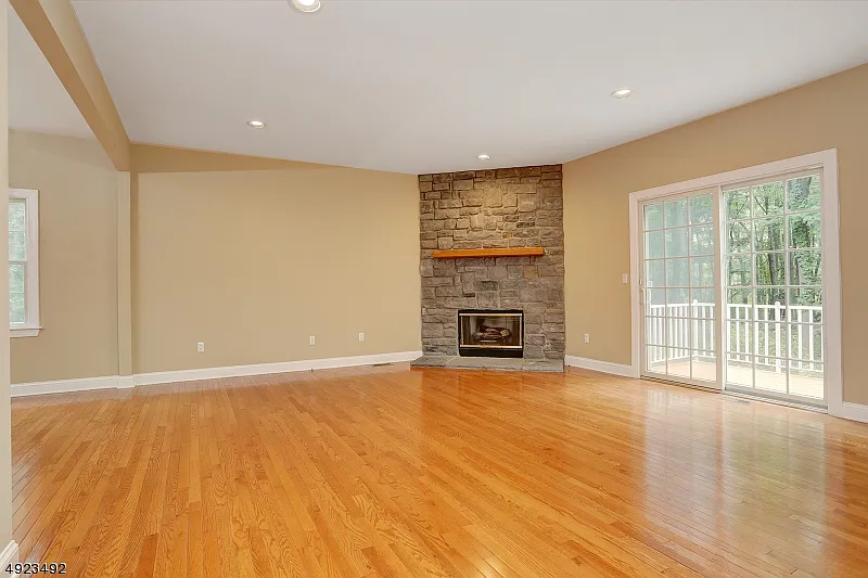 3 bed, 2.5 bath, $4,300 — Photo 3