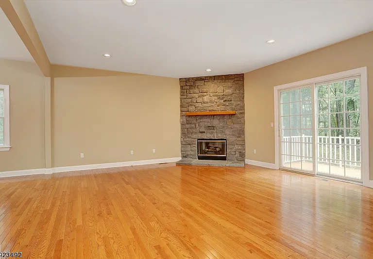 215 Raymound Blvd — Photo 3